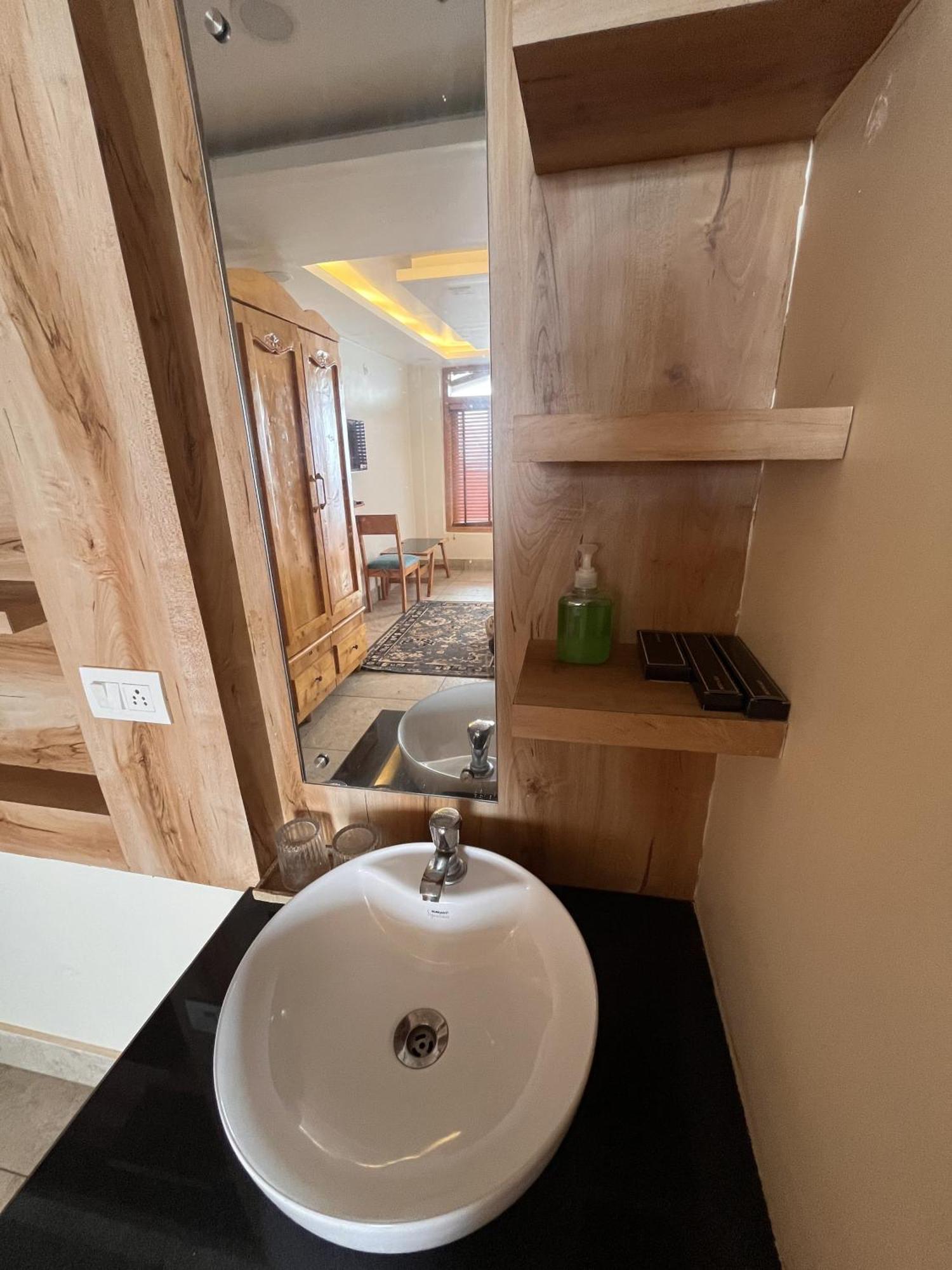 Woodpeak Homestay Nainital Esterno foto