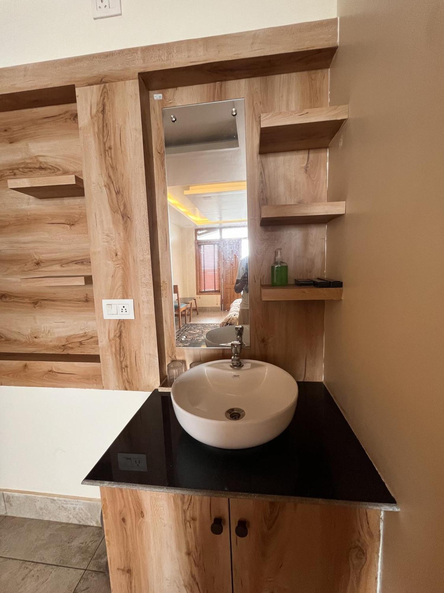 Woodpeak Homestay Nainital Esterno foto