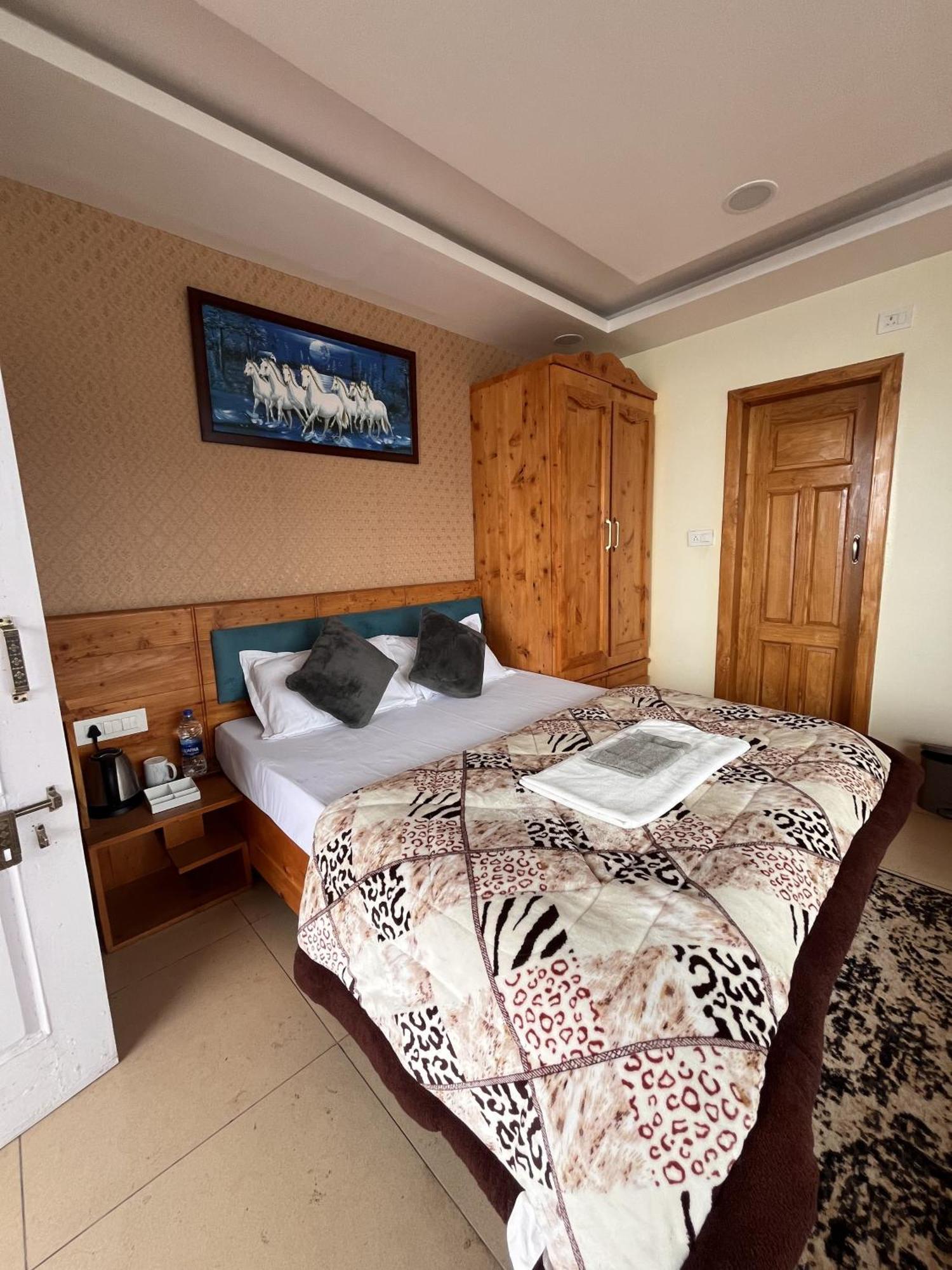 Woodpeak Homestay Nainital Esterno foto